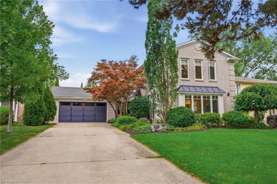 387 Valanna Crescent