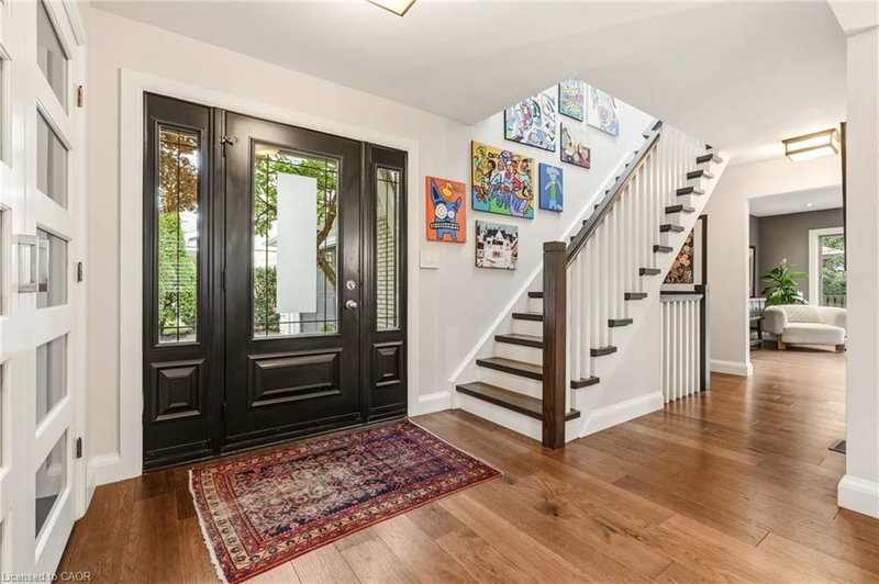 387 Valanna Crescent photo 5