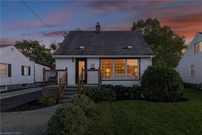 12 Admiral Road