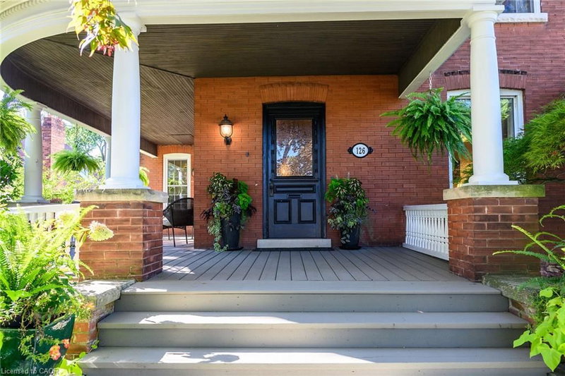 126 Main Street E