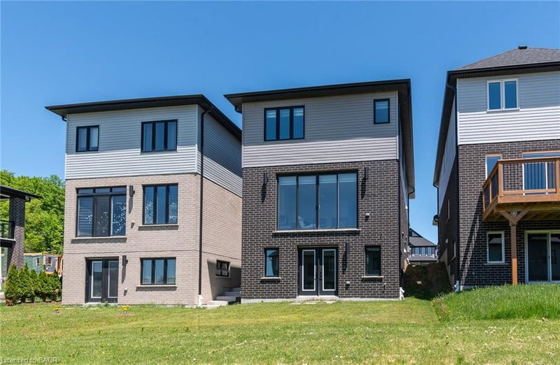 508 Nathalie Crescent photo 4