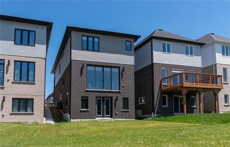 508 Nathalie Crescent photo 5