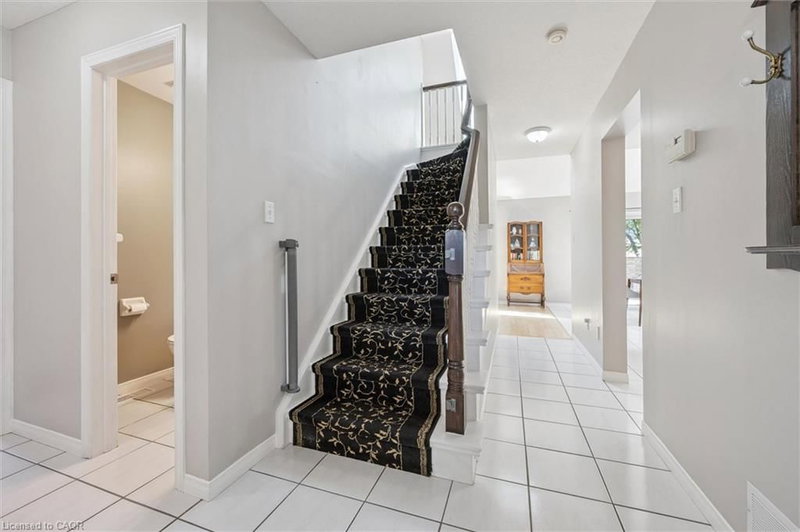 27 Oakridge Crescent