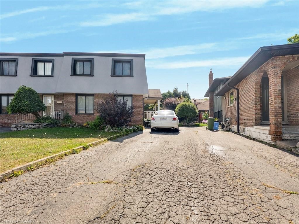 Single Family Residence for sale at 40 Yeoville Court, Hamilton, ON, L9C 5W3 - Rolston/Yeoville - MLS: 40864283