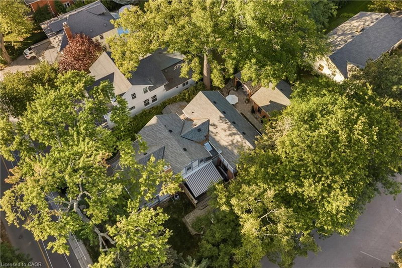 139 Allan Street photo 4