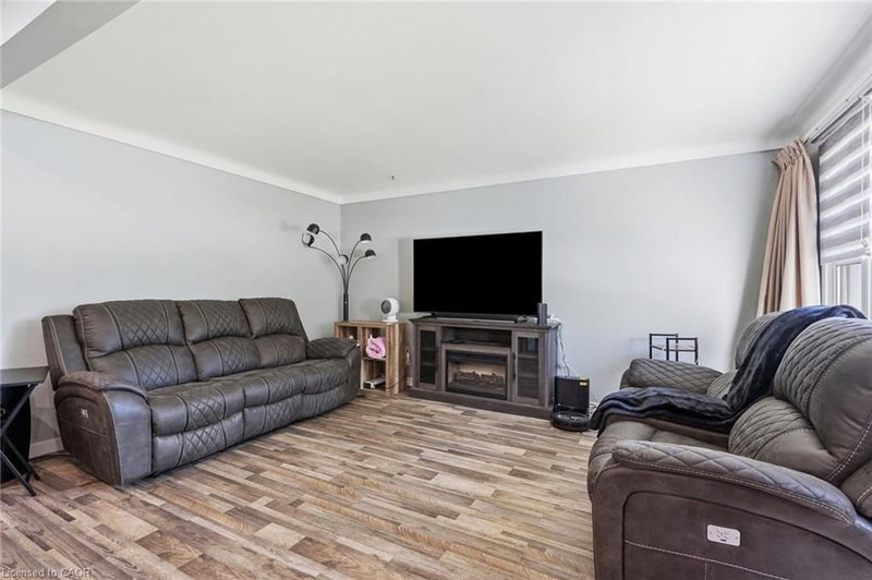 287 Santone Avenue photo 5