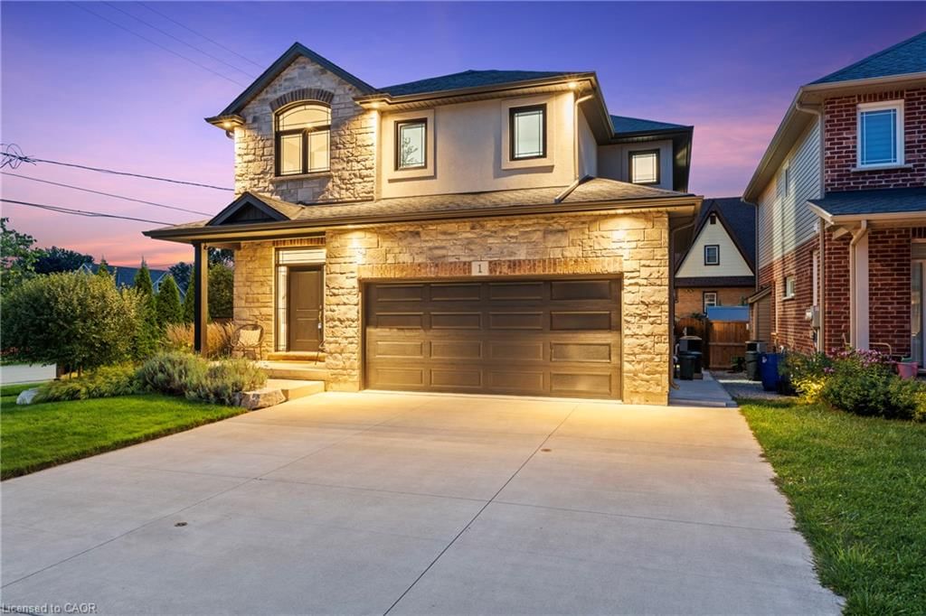 Single Family Residence for sale at 1 Olde School Court, St. Catharines, ON, L2N 0B1 - Lakeport - MLS: 40864397