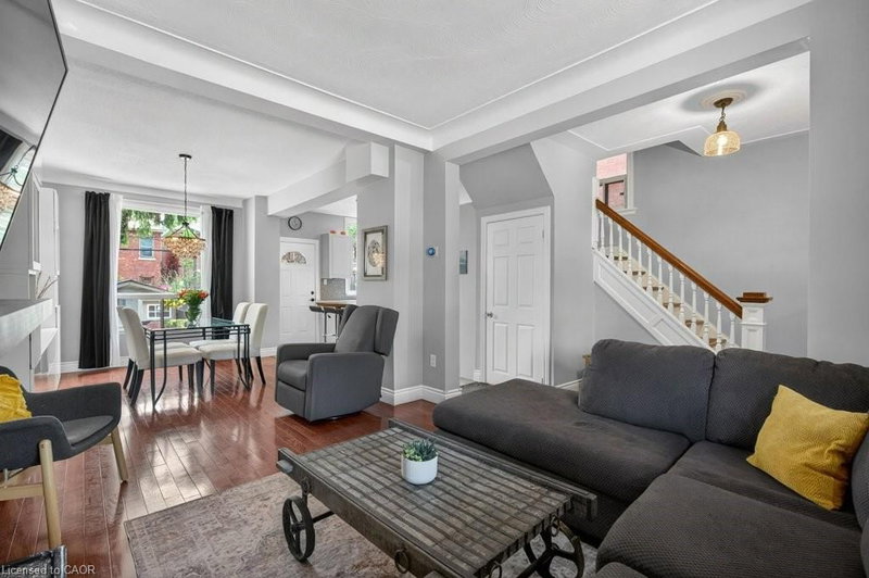 225 Prospect Street S