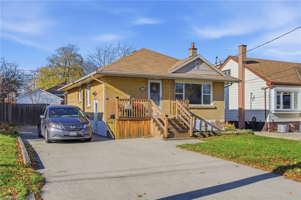 Single Family Residence for sale at 352 East 28th Street, Hamilton, ON, L8V 3J6 - Burkholme - MLS: 40864612