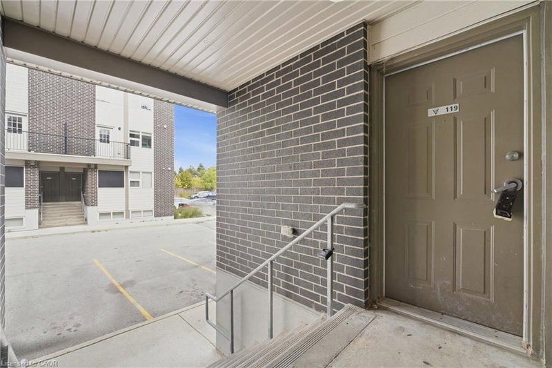 338 Albert Street photo 5