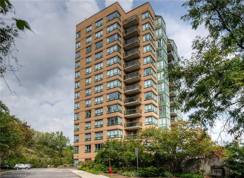 102 - 237 King Street W