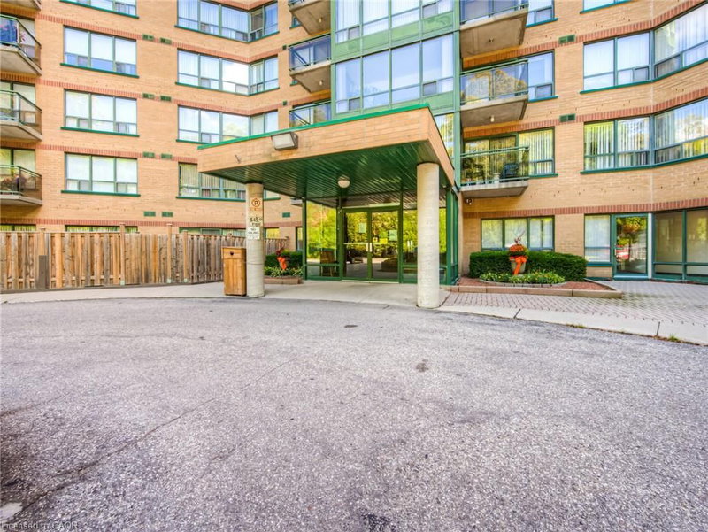 237 King Street W photo 4