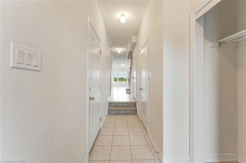422 Krotz Street W photo 4
