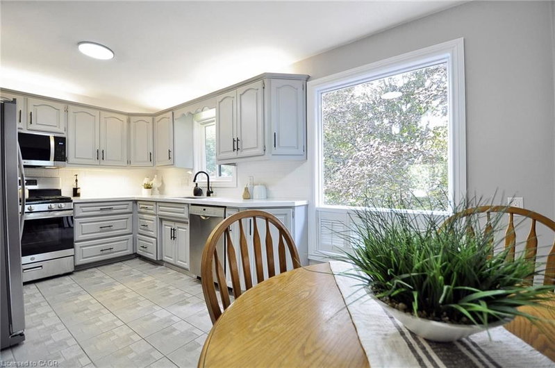 6 Cricket Hollow Place