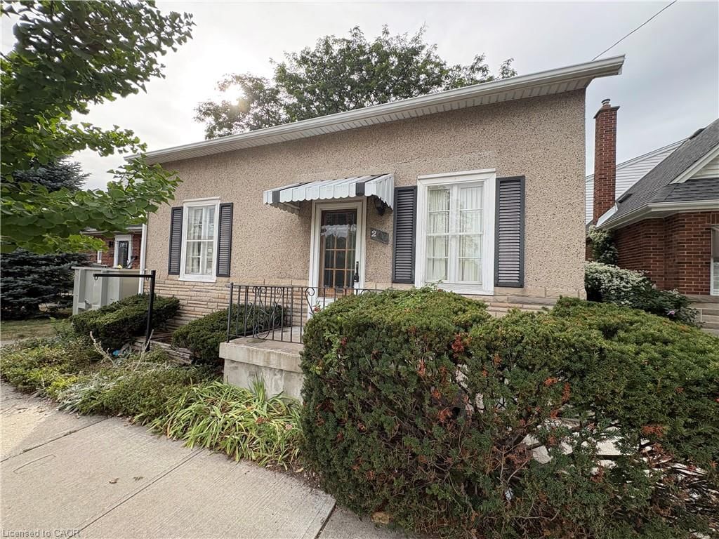 Single Family Residence for sale at 206 Kenilworth Avenue, Hamilton, ON, L8K 2T4 - Delta - MLS: 40865032