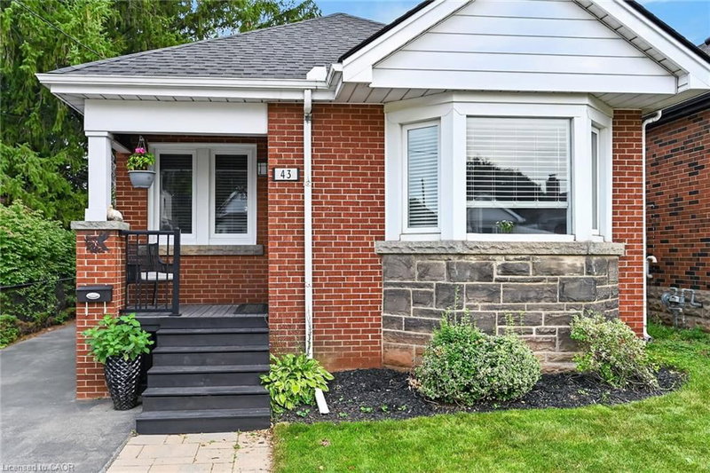 43 Cameron Avenue S