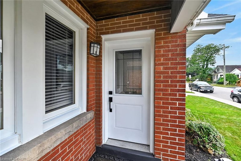 43 Cameron Avenue S