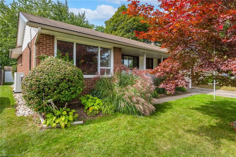 39 Wren Crescent photo 4