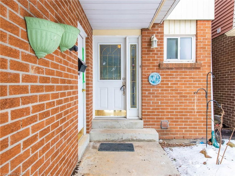 UPPER - 173 Invergordon Avenue