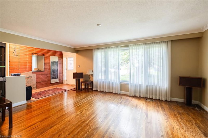 1242 Donlea Crescent photo 5