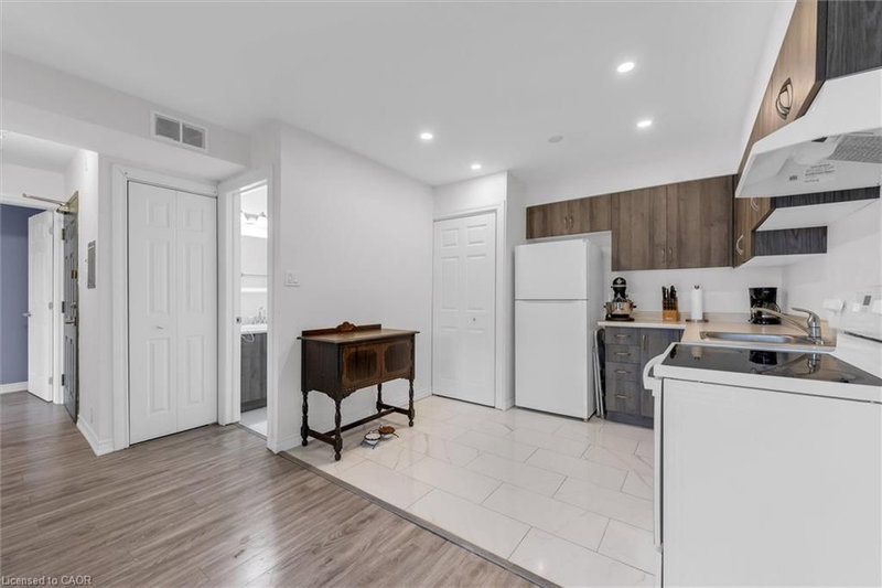 28 Victoria Avenue N photo 4