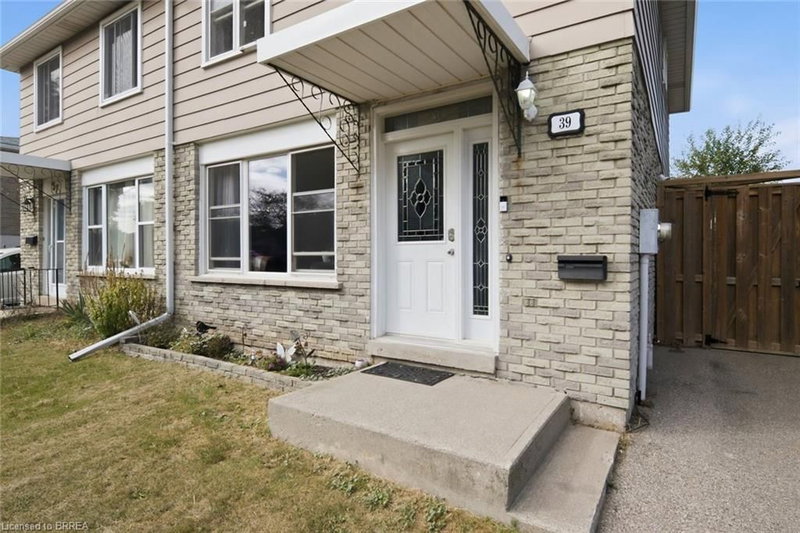 39 Magnolia Drive photo 4
