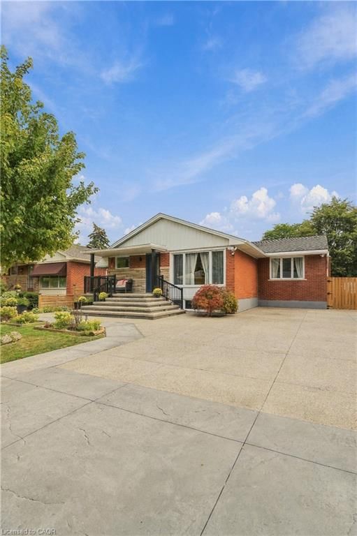 Single Family Residence for sale at 215 West 33rd Street, Hamilton, ON, L9C 5J4 - Westcliffe - MLS: 40865273