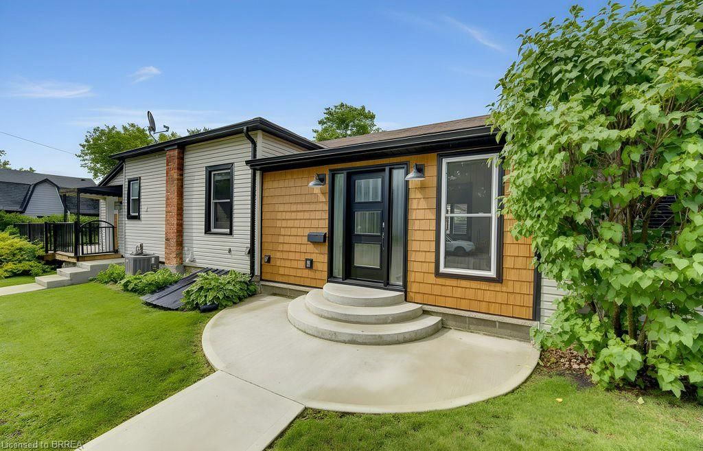 Single Family Residence for sale at 17 Amelia Street, Paris, ON, N3L 1Z4 - Victoria Park - MLS: 40865342