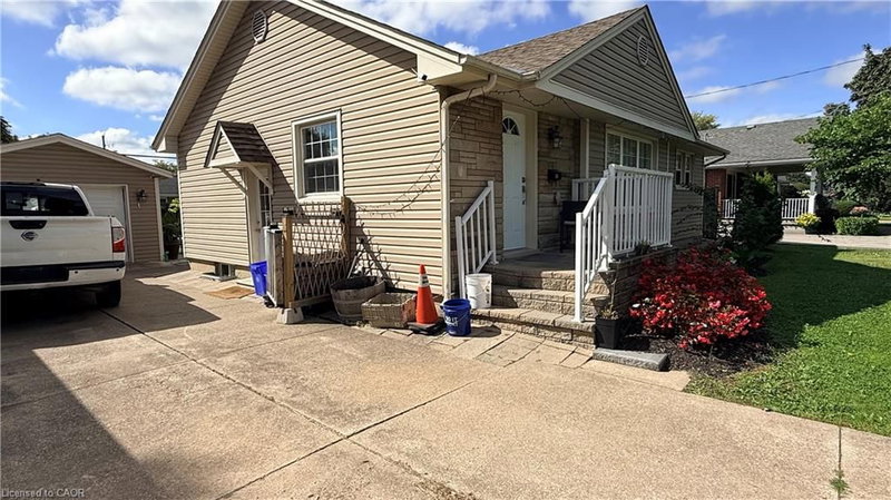 12 Roseland Avenue