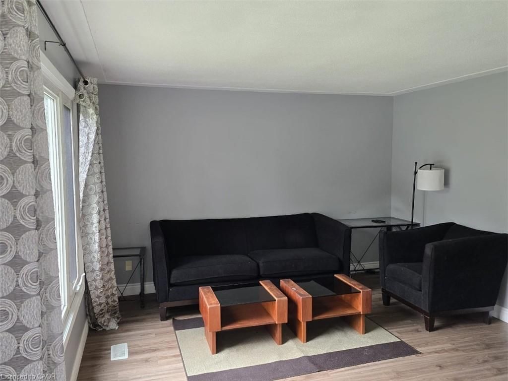 Room 2 - 409 Castlegrove Place, London 5