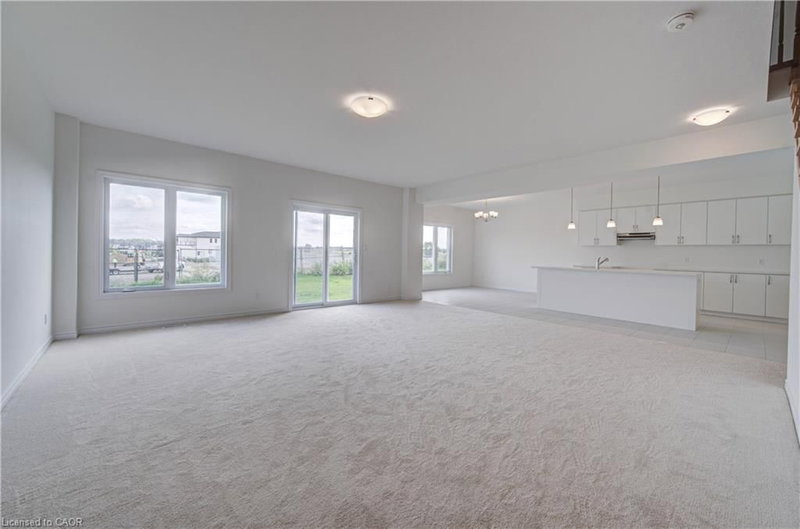 10 Munn Crescent photo 5