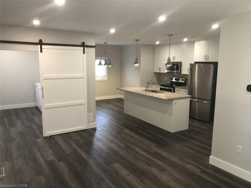 805 Rockway Drive photo 4