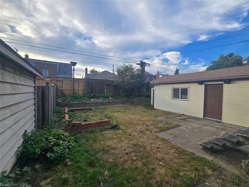 124 Crosthwaite Avenue S photo 4
