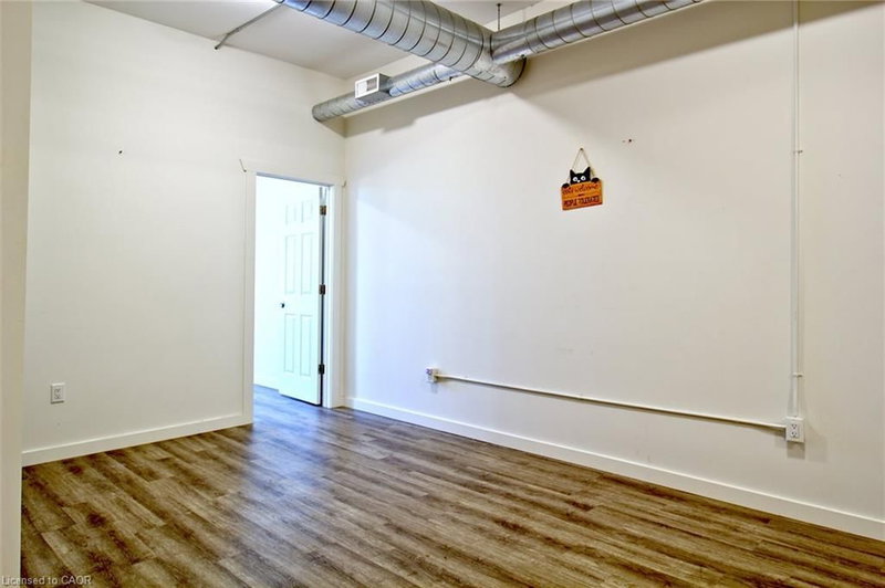 91 James Street N photo 4