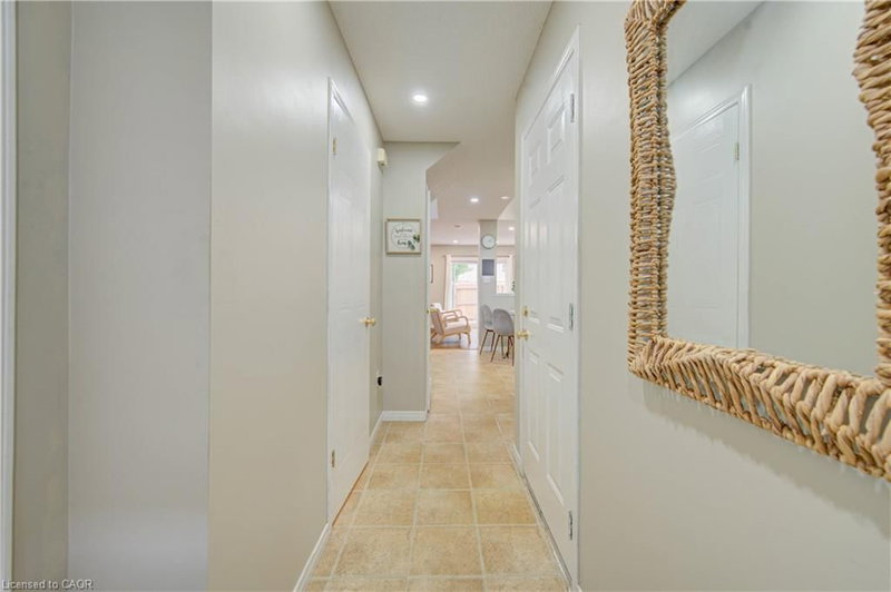 124 Gosling Gardens photo 5