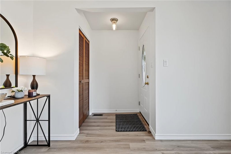 589 Mohawk Road W