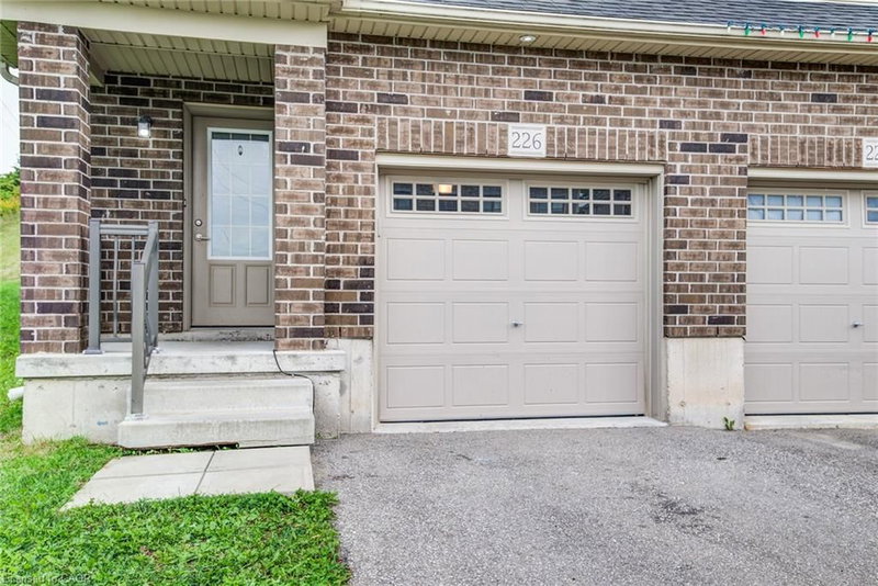 226 Maitland Street photo 5