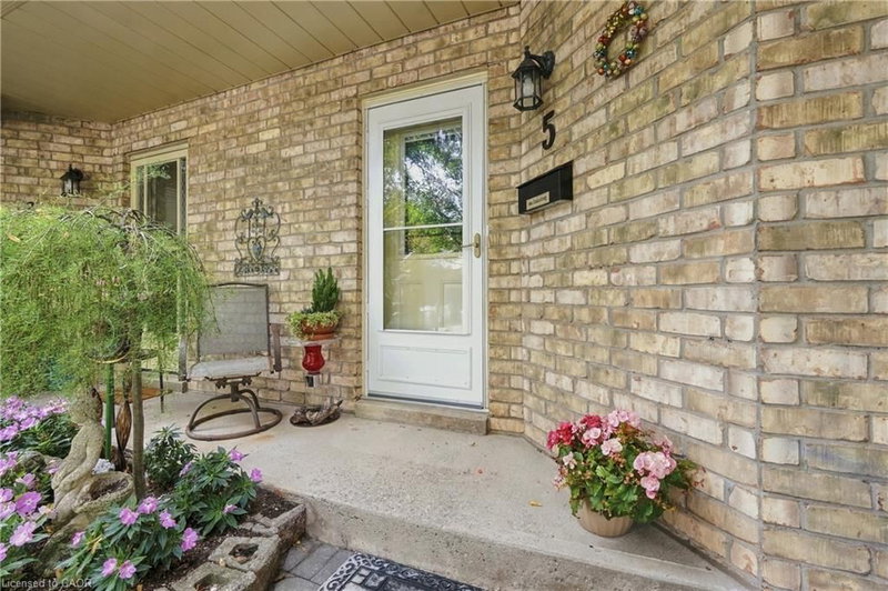 9 Wentworth Drive photo 4