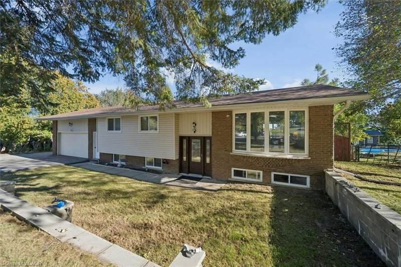 210 Patricia Crescent