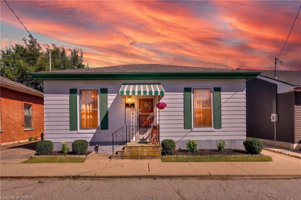 Single Family Residence for sale at 7 Halls Avenue, Brantford, ON, N3T 3X2 - North Ward - MLS: 40866253