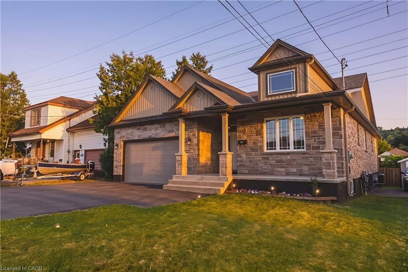 602 Cochrane Road photo 1