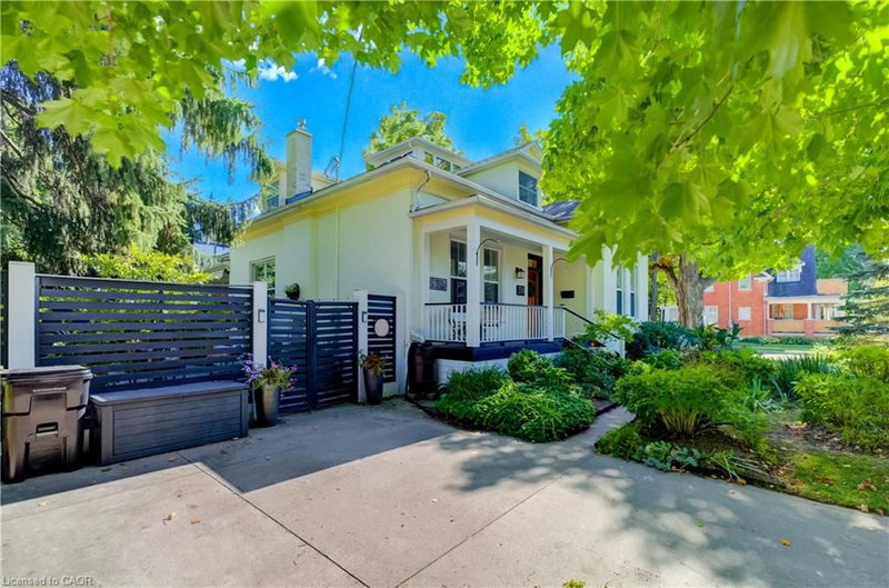 59 Allen Street W photo 4