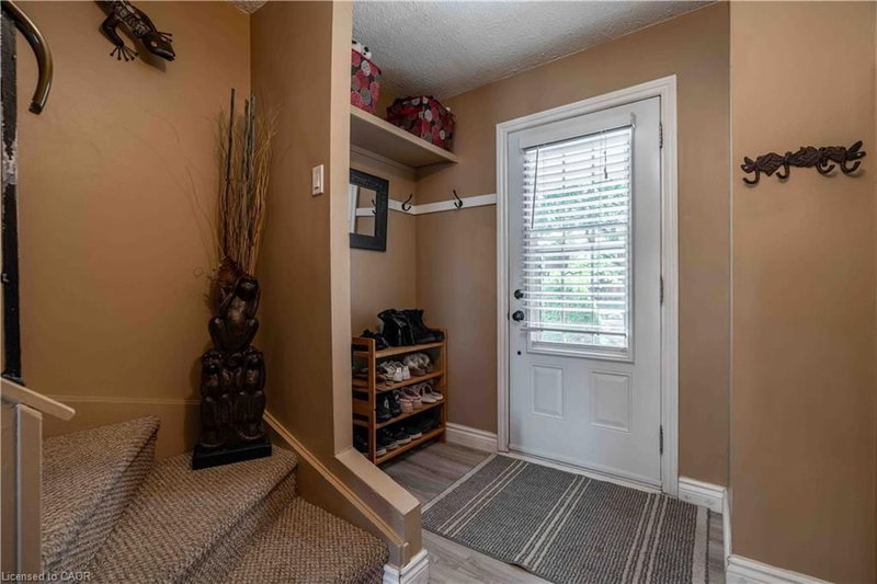 98 Memorial Avenue photo 5