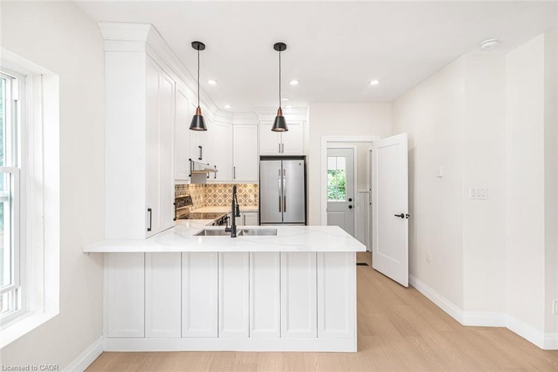 203 Brock Street photo 5