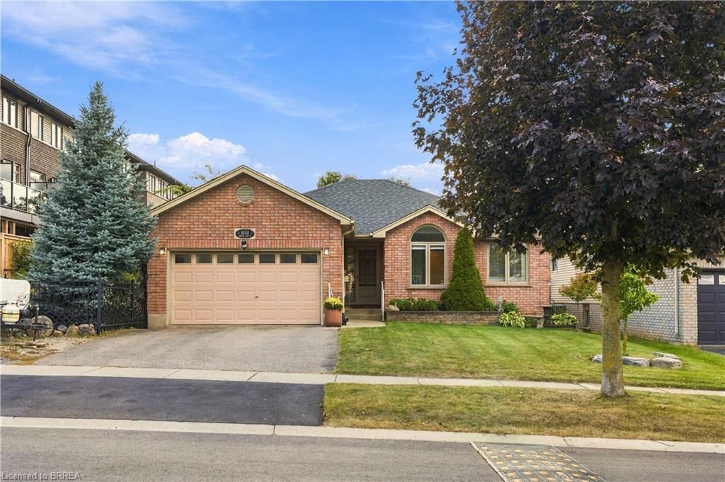 Single Family Residence for sale at 102 Court Drive, Paris, ON, N3L 4G7 - Victoria Park - MLS: 40866656