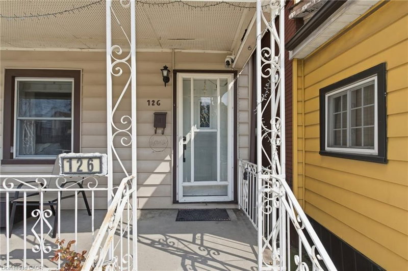126 Niagara Street photo 4