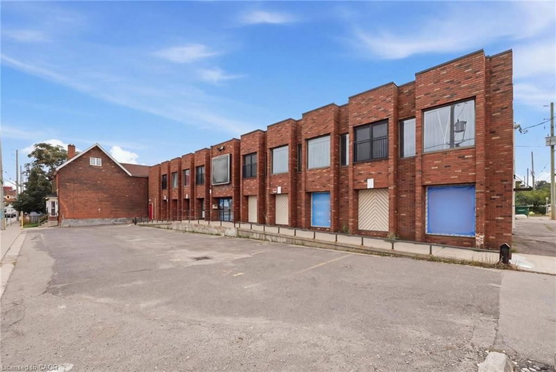 98 Barton Street E photo 1