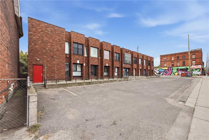 98 Barton Street E photo 3