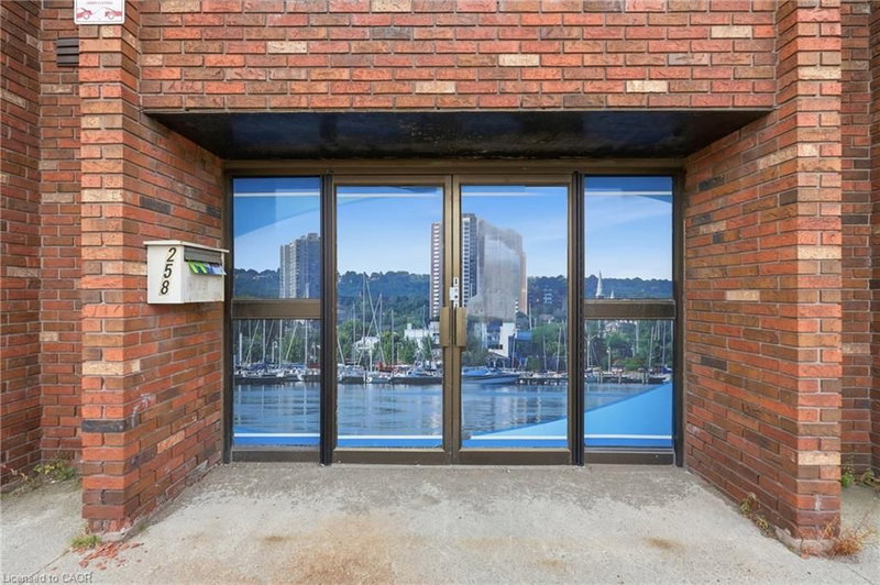 98 Barton Street E photo 4