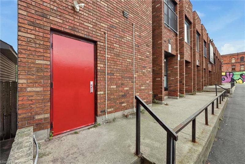 98 Barton Street E photo 5